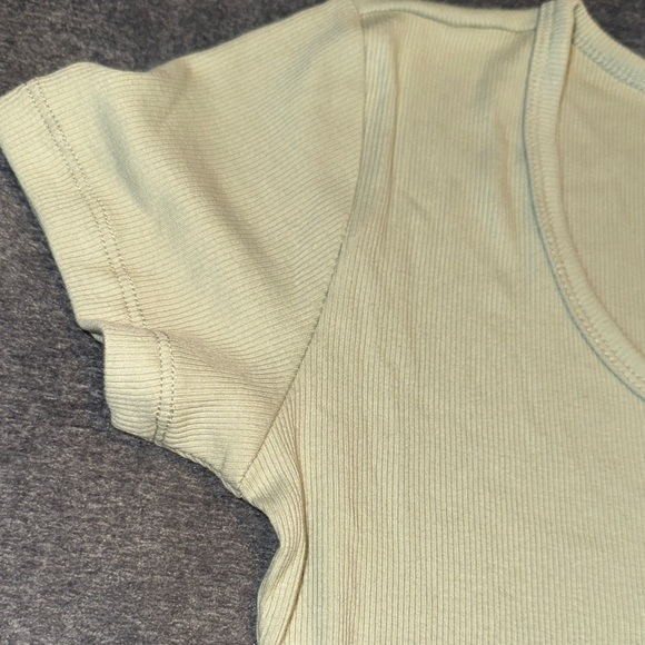 GUESS- NWT WOMEN'S Jewel-Button Ribbed Sage color Henley Top Size Medium - Picture 6 of 15